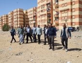 محافظ السويس يتفقد مدينة الملك عبدالله بحى عتاقة لمتابعة خدمات المواطنين