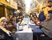 مائدة إفطار واحدة تجمع آلاف الأهالي في إمبابة بأجواء رمضانية ساحرة