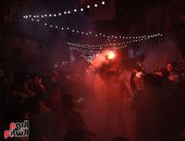 سماء إمبابة تتزين بالبالونات احتفالا بانتهاء أكبر مائدة إفطار تجمع آلاف السكان.. صور 