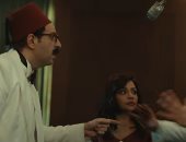 مسلسل النص التاني الحلقة 2.. ميكروفون مفتوح يفضح الجميع ومظاهرات تحاصر الإذاعة