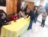 نقيب الصحفيين يسجل في كشوف الجمعيه العمومية