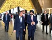 رئيس مجموعة البنك الدولي وقرينته يزوران المتحف المصرى الكبير