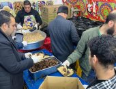 شباب دكرنس يشعلون روح التكافل في رمضان.. 1000 وجبة يوميا من مطبخ الخير.. صور
