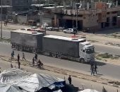 تحمل أعلام مصر.. دخول المساعدات الإنسانية لقطاع غزة.. فيديو