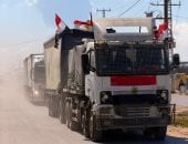 تحمل أعلام مصر.. دخول المساعدات الإنسانية لقطاع غزة.. فيديو