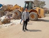 حملات مكثفة لإزالة مخالفات البناء وأعمال الحفر في المهد بحي البساتين