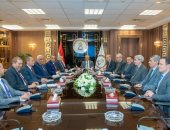 وزير الإنتاج الحربى يجتمع مع رؤساء مجالس إدارات الشركات المنتجة للذخائر