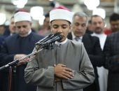 بتوجيهات الإمام الأكبر.. التوأمان «الحسن والحسين» يؤمان المصلين فى الأزهر