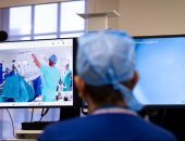 صحتك بالدنيا: أول جراحة روبوتية لسرطان البروستاتا.. وأمراض تكشفها بقع الجلد