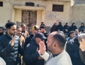 الشحات مبروك يودع زوجته بحضور أهالى دسوق.. ويغادر عقب دفن الجثمان