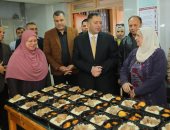 محافظ دمياط يتفقد "مطبخ المصرية.. بإيد بناتها" بمدرسة رأس البر الفندقية