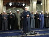 إقبال كثيف على الجامع الأزهر ومشاركة لافتة للقراء الشباب في إحياء التراويح