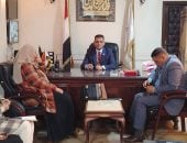 رئيس مركز أرمنت يجتمع بالإدارة الهندسية ويناقش ملفات التصالح بمخالفات البناء.. صور