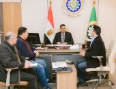 بحث طلبات التصرف الخاصة بمستثمري المنطقة الصناعية في جمصة