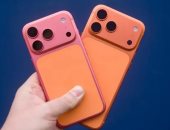 شكوى من تحول لون أيفون 17 البرتقالى إلى وردى.. ومستخدمون يستبدلون أجهزتهم