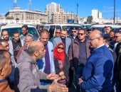 محافظ الإسكندرية فى جولة مفاجئة لتفقد موقف سيرفيس محطة مصر
