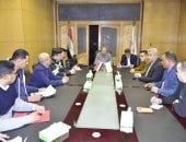 اللجنة العليا للمواقف بالأقصر تتابع تطبيق التسعيرة الجديدة للوقود وتعريفة السرفيس