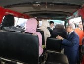 محافظ بنى سويف يتفقد المواقف ومحطات الوقود والمستودعات