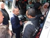 محافظ المنوفية يتفقد مواقف سيارات الأجرة لمتابعة الالتزام بالتعريفة الجديدة