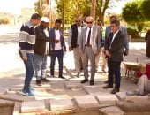 محافظ الأقصر يتفقد أعمال ترميم وصيانة أرضيات ساحة معابد الكرنك.. صور