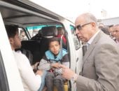 محافظ المنيا يتفقد المواقف ومحطات الوقود لمتابعة تطبيق التعريفة الجديدة