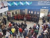 يوم الشهيد.. كورال كونسرفاتوار يفاجئ الركاب بعرض غنائى فى محطة عدلى منصور.. صور