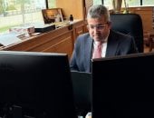 السفير المصري في الدوحة يعقد اجتماعاً افتراضياً مع رموز الجالية للاطمئنان على أوضاعهم