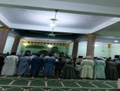 بث مباشر.. سكينة وخشوع فى صلاة التراويح بأسوان