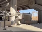 إنقاذ قطة محتجزة أعلى عامود بكوبرى فى المعادى.. صور وفيديو   