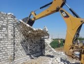 إزالة 10 حالات تعدٍ على الأراضى الزراعية بقرى مركز البلينا بسوهاج