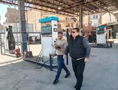 رئيس مدينة طهطا بسوهاج يتابع تطبيق التعريفة الجديدة وأسعار الوقود