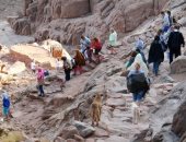 إقبال من السائحين والزائرين بمدينة سانت كاترين على زيارة مقدساتها الدينية