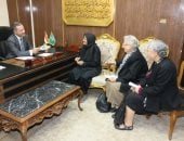 محافظ المنوفية يواصل لقاءاته الدورية بالمواطنين ويفحص عدداً من الشكاوى