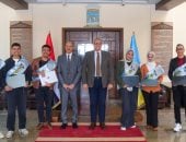 محافظ الإسكندرية يكرّم الطلاب الفائزين بالمركز الأول بمسابقة أوائل الطلبة