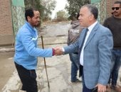 رئيس مياه الفيوم يكافئ عمال محطة كوم أوشيم تقديراً لجهودهم