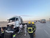 إصابة شخصين إثر حادث مرورى لسيارات بالطريق الأوسطى.. صور   