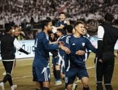 احتفال جنونى من لاعبى إنبى مع الشريعى بعد الفوز على الزمالك.. فيديو