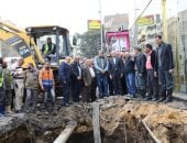 ​محافظ القاهرة يشرف على إصلاح كسر ماسورة مياه بشارع الترعة البولاقية بشبرا