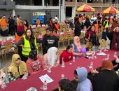 أهالى المنصورة يشاركون فى تجهيز مائدة الإفطار الأكبر «المنصورة هتفطر مع بعض»