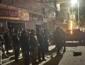 نائب محافظ المنيا يتابع ميدانيًا حادث انهيار حائط ببرج تحت الإنشاء وتضرر 3 سيارات