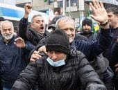 بدراجة بخارية.. رئيس إيران وسط الحشود فى طهران لإحياء يوم القدس وسط أجواء الحرب