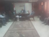 رئيس مدينة إسنا يتابع ملف تقنين أراضى الدولة وتسريع إجراءات طلبات المواطنين