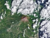 شاهد.. قمر صناعى يرصد بركانًا ثائرًا فى صورة