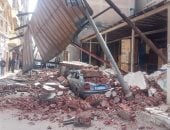 تهشم سيارتين ملاكي بسبب سقوط جدار معرض أجهزة كهربائية بالمحلة