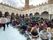 في أجواء رمضانية بصحن الأزهر.. الطلاب الوافدون يتشاركون مائدة إفطار اليوم الـ24 من رمضان