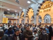 مئات المصلين يؤدون التراويح في مسجد البقلي بأسيوط في أجواء روحانية.. فيديو