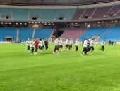 لاعبو الأهلى يخوضون مرانهم الأخير بملعب حماد العقربى استعدادا للترجى.. فيديو