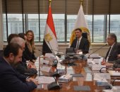 وزير الصناعة يلتقى مرسيدس-بنز إيجيبت لبحث توطين صناعة السيارات وتعميق المكون