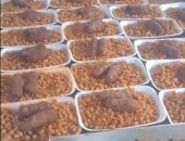 كفتة ومكرونة وسلطات وعصير.. تجهيز 2000 وجبة للصائمين بكفر الشيخ.. فيديو