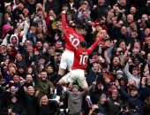 مانشستر يونايتد يضرب أستون فيلا 3-1 وينفرد بثالث ترتيب الدوري الإنجليزي